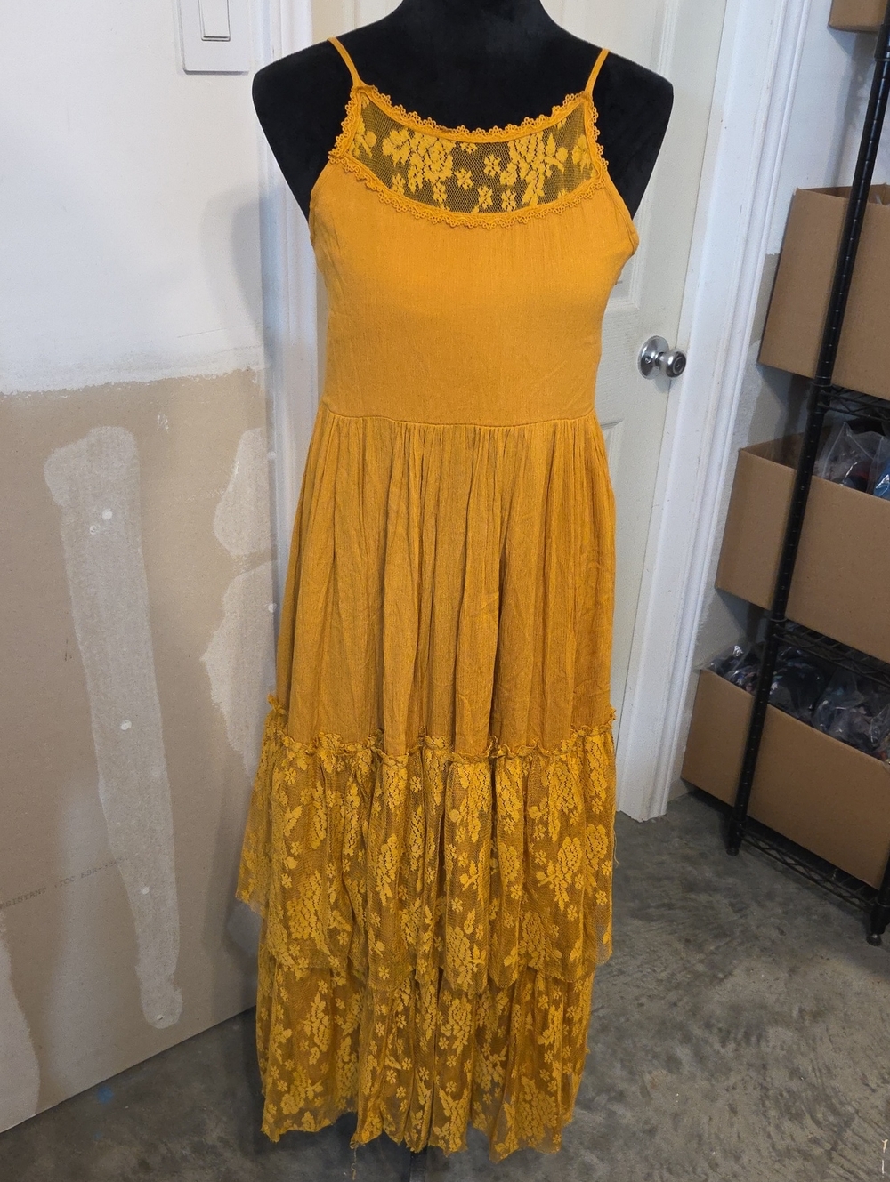Boho Mustard Lace-Trim Maxi Sundress Tiered Skirt Pleated Sleeveless Raw Hem
